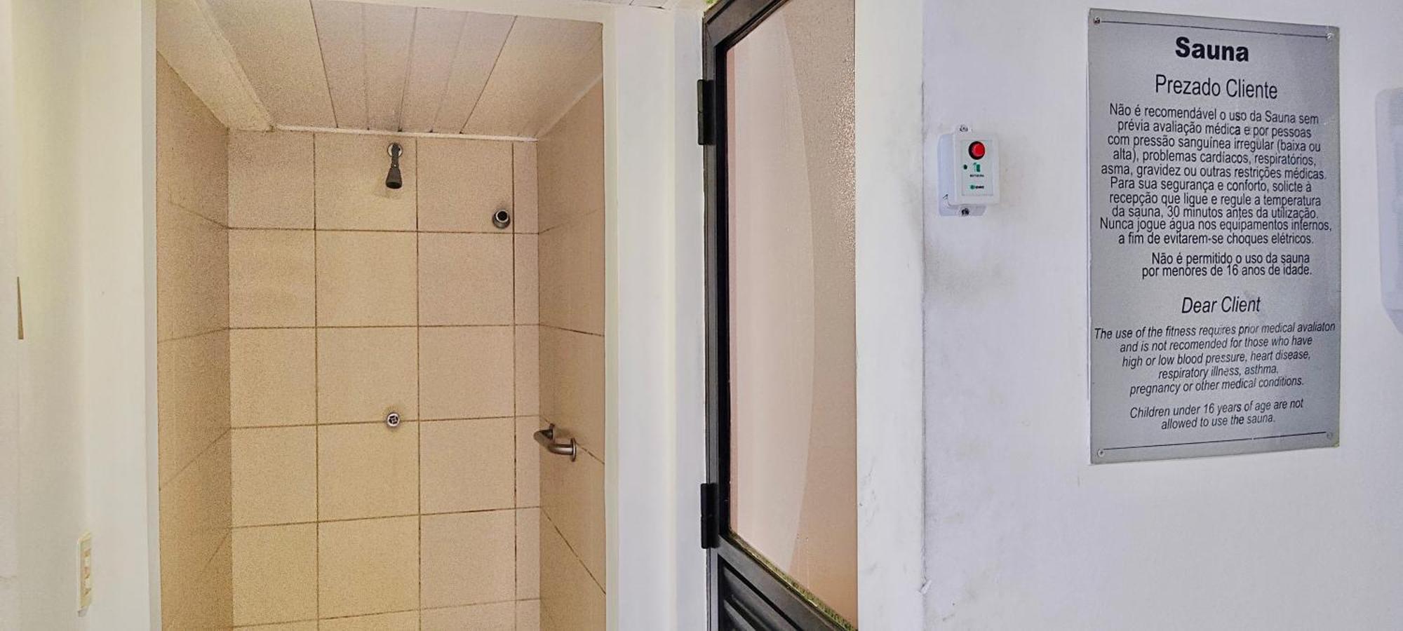 Plaza Apartment *